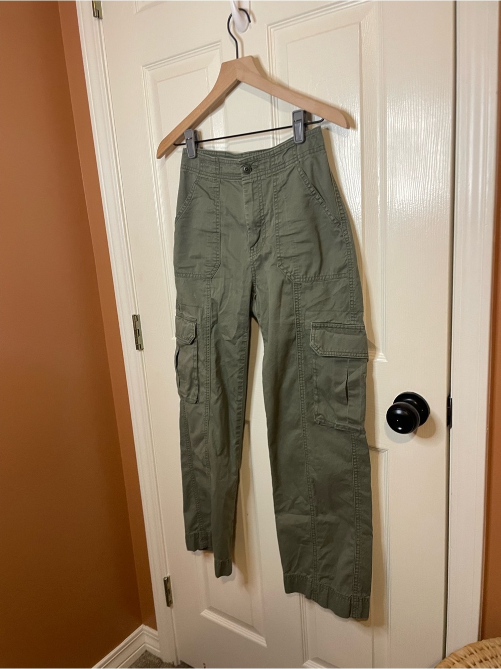 Abercrombie & Fitch Relaxed Cargo Pant Size in Army Green Size 24 - Picture 3 of 10